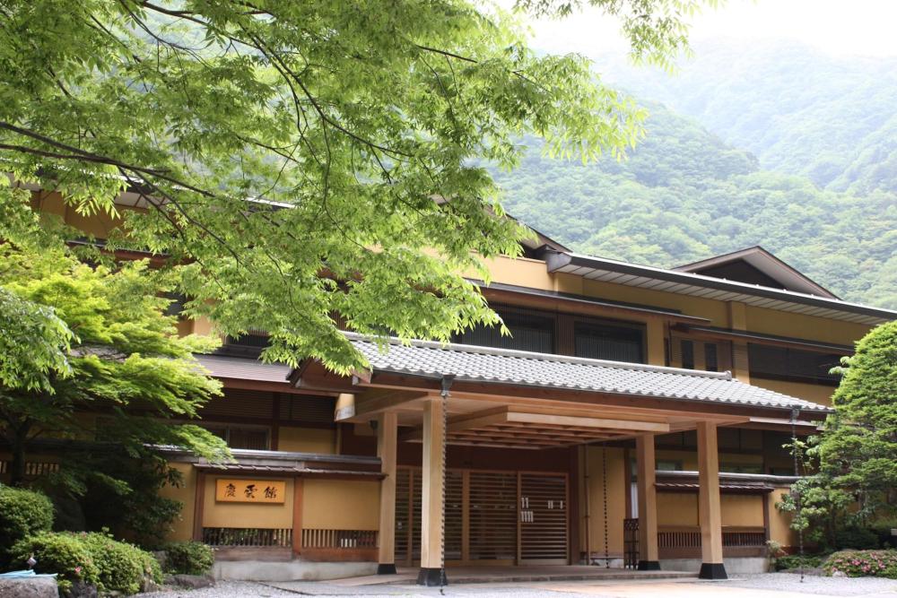  Nishiyama Onsen Keiunkan, a grand building, is complemented by a large tree in its foreground.